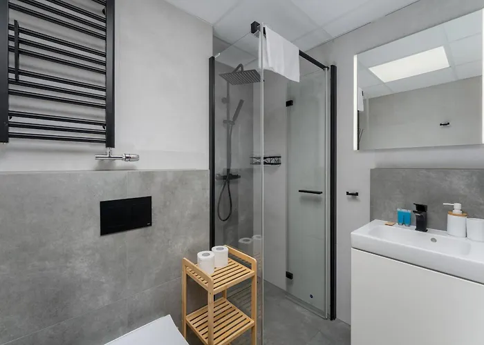 Glowny Comfort By Bookinghost *